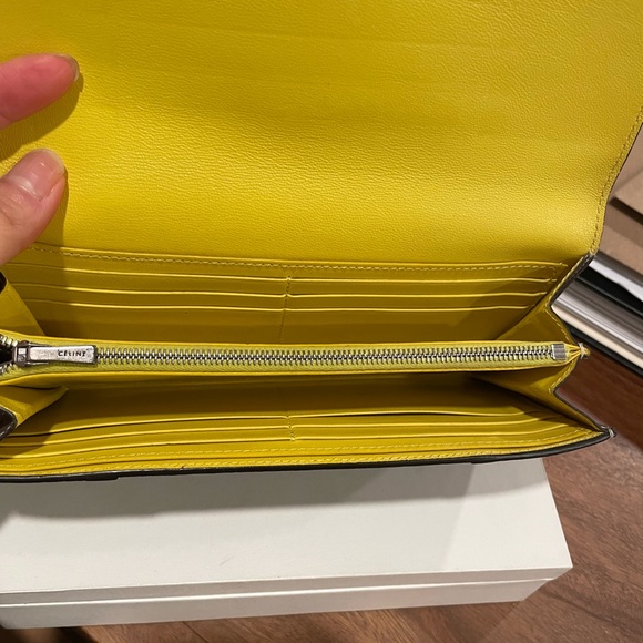 Céline - Large Flap Wallet 💯 authentic - Picture 7 of 15